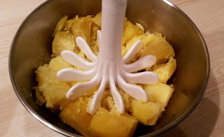 Kartoffelstampfen - Karotten-Petersilie Schupfnudel