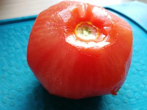 Tomate geschält