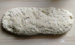 fertiges Brot 300x181 - Zucchinibrot mit Feta und Thymian