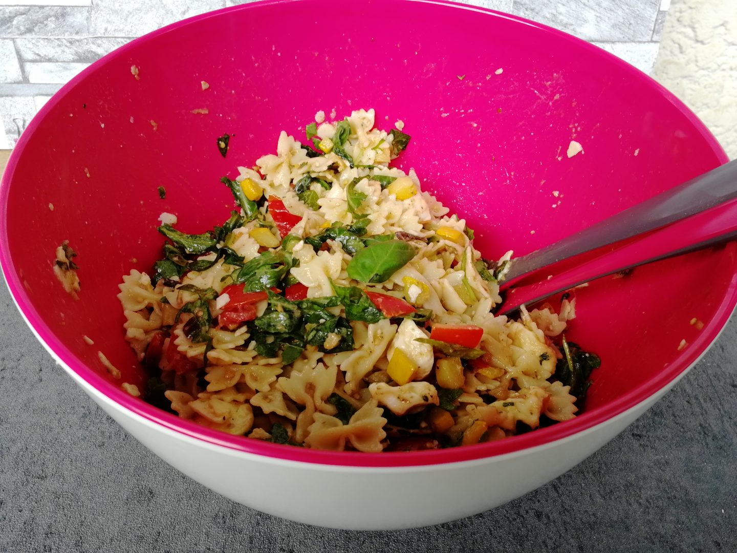 sommerlicher Gartennudelsalat