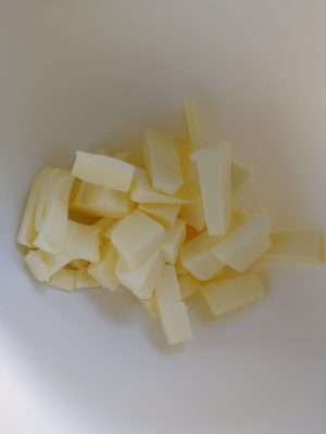 Butter 300x400 - Apfel Galette mit Karamell-Soße