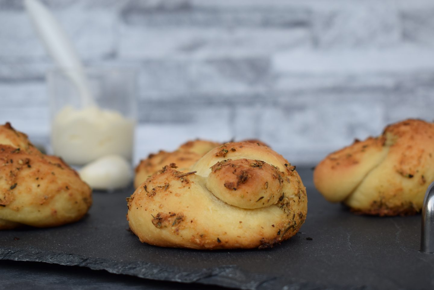 Knoblauch-Parmesan Knoten