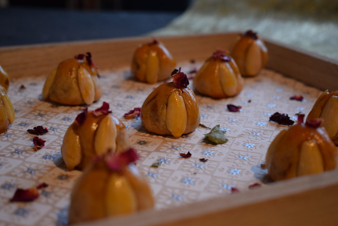 Bethmännchen mit Feige und Rose