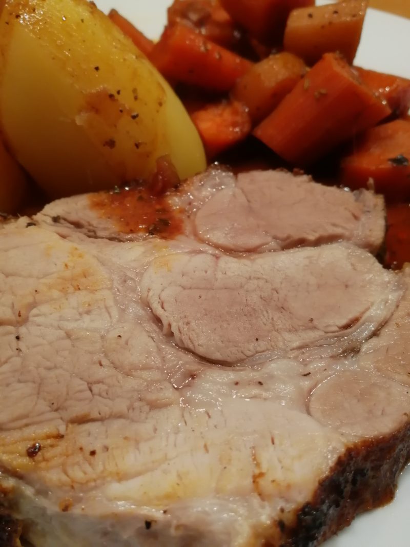 Schweinenackenbraten mit Rotweinsoße - Soni - Cooking with love Schweinenackenbraten mit Rotweinsoße - Soni - Cooking with love