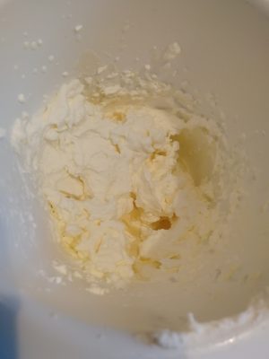 IMG 20190324 132528 300x400 - Osterei-Blätterteigtartelettes mit weißer Joghurt-Sahne Füllung