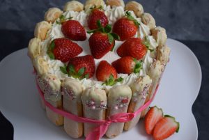 Erdbeer Tiramisu Torte oben 300x201 - Erdbeer-Tiramisu Torte / Geburtstagstorte 2019