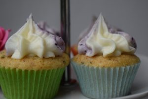 Mini Muffin Tuffs 300x201 - Mini Cupcakes mit Zucchini und zweifarbiger Frischkäse-Creme
