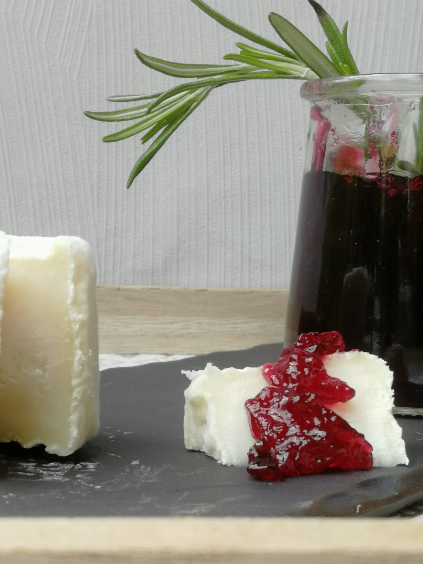 Merlot Rosmarin Gelee – nicht nur zum Käse lecker
