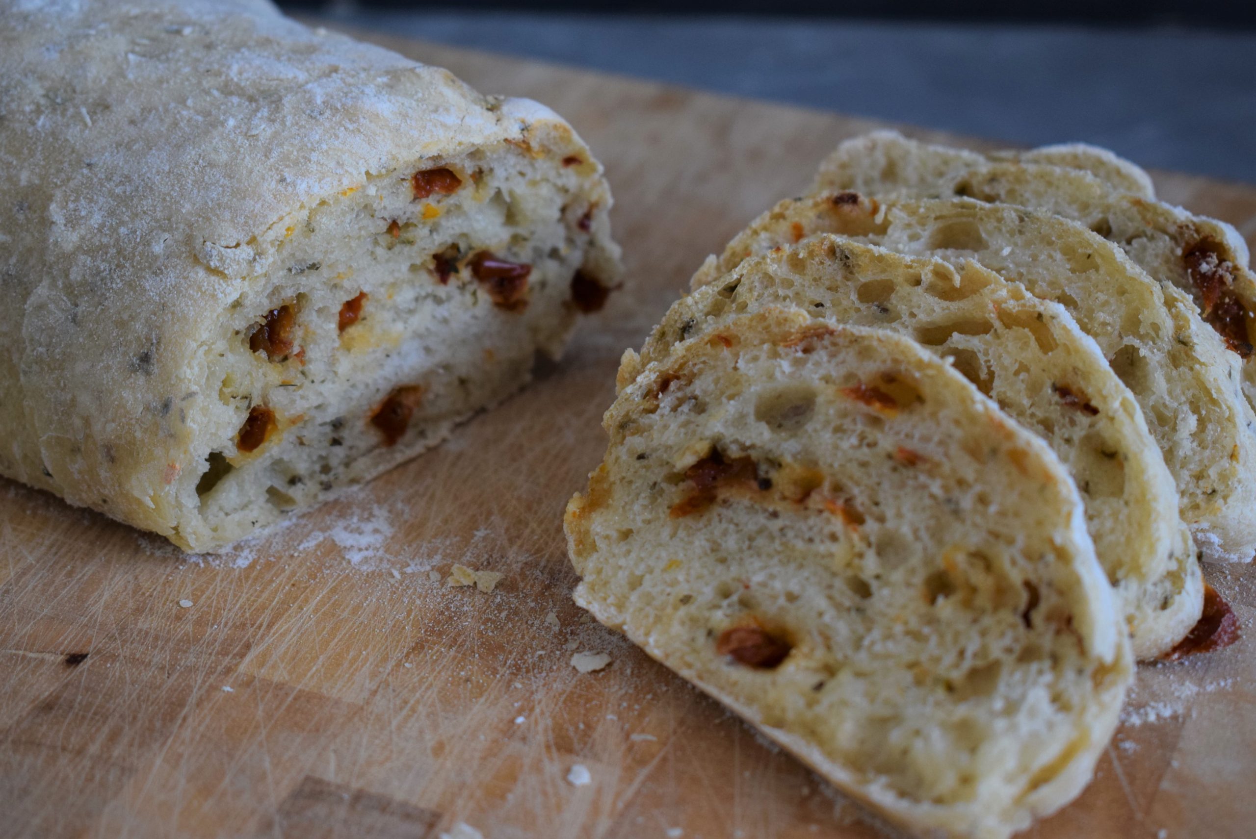 schnelles Baguette mit getrockneten Tomaten und Basilikum - Soni ...