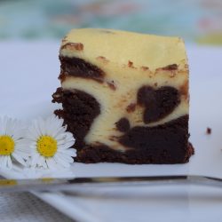 BCB h herz 250x250 - Cheesecake Brownie Bites